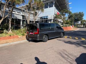 Toyota Quantum 2.8 LWB bus 6-seater VX Premium - Image 2