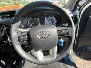 Toyota Hilux 2.4GD-6 double cab 4x4 Raider auto - Image 8