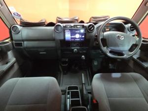 Toyota Land Cruiser 79 4.5DS/C - Image 6
