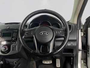 Kia Cerato 2.0 Koup automatic - Image 12