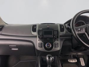 Kia Cerato 2.0 Koup automatic - Image 13