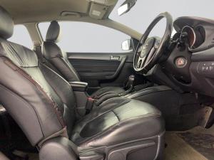 Kia Cerato 2.0 Koup automatic - Image 15