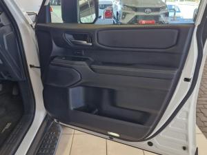 Toyota Land Cruiser Prado 2.8GD VX-R - Image 12