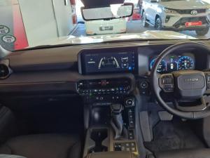 Toyota Land Cruiser Prado 2.8GD VX-R - Image 19