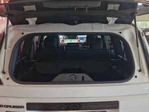 Toyota Land Cruiser Prado 2.8GD VX-R - Image 4