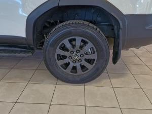Toyota Land Cruiser Prado 2.8GD VX-R - Image 5