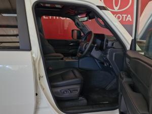 Toyota Land Cruiser Prado 2.8GD VX-R - Image 6