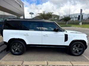 Land Rover Defender 110 D350 X-Dynamic HSE - Image 14
