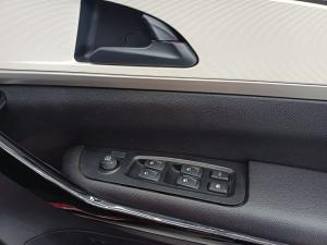 Mahindra XUV700 2.0T AX5 - Image 8