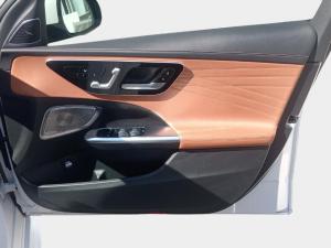 Mercedes-Benz C-Class C220d Avantgarde - Image 17