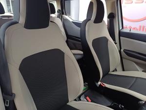 Renault Triber 1.0 Zen auto - Image 16