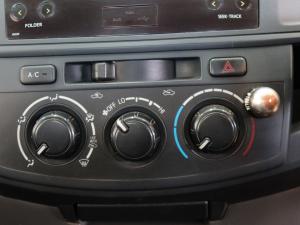 Toyota Hilux 2.5D-4D SRX - Image 14