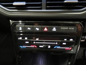 Volkswagen T-CROSS 1.0 TSI R-LINE DSG - Image 11
