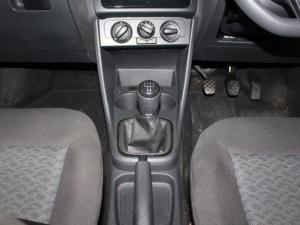 Volkswagen Polo Vivo 1.4 Life - Image 11