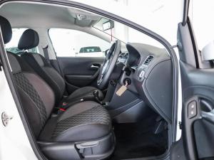 Volkswagen Polo Vivo hatch 1.6 Style - Image 10