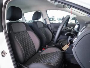 Volkswagen Polo Vivo hatch 1.6 Style - Image 14