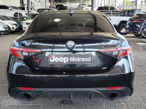 Alfa Romeo Giulia 2.0T Veloce - Image 12