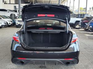 Alfa Romeo Giulia 2.0T Veloce - Image 13