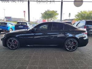 Alfa Romeo Giulia 2.0T Veloce - Image 15