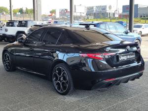 Alfa Romeo Giulia 2.0T Veloce - Image 17