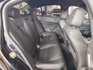 Alfa Romeo Giulia 2.0T Veloce - Image 18