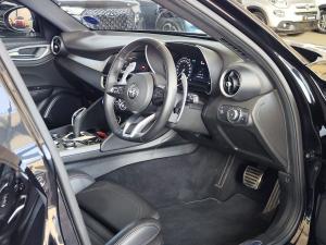 Alfa Romeo Giulia 2.0T Veloce - Image 20