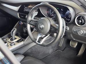 Alfa Romeo Giulia 2.0T Veloce - Image 21