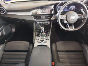 Alfa Romeo Giulia 2.0T Veloce - Image 22