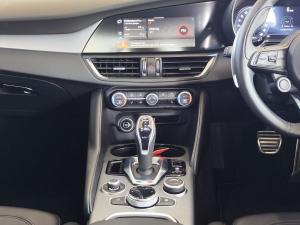 Alfa Romeo Giulia 2.0T Veloce - Image 23