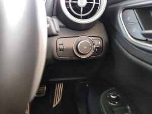 Alfa Romeo Giulia 2.0T Veloce - Image 27