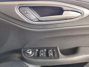 Alfa Romeo Giulia 2.0T Veloce - Image 30
