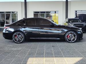 Alfa Romeo Giulia 2.0T Veloce - Image 6