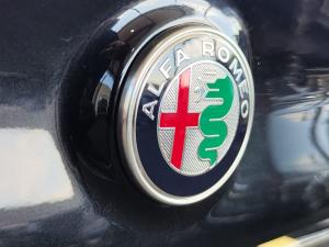 Alfa Romeo Giulia 2.0T Veloce - Image 8
