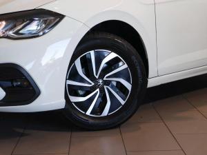 Volkswagen Polo hatch 1.0TSI Life manual - Image 5