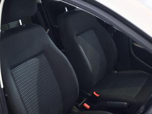 Volkswagen Polo Vivo hatch 1.4 Comfortline - Image 12
