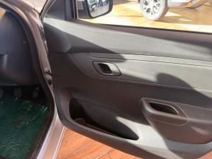 Renault Kwid 1.0 Techno manual - Image 19