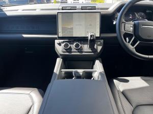 Land Rover Defender 110 D350 X-Dynamic HSE - Image 17
