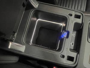 Land Rover Discovery D300 R-Dynamic HSE - Image 12
