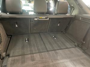 Land Rover Discovery D300 R-Dynamic HSE - Image 18