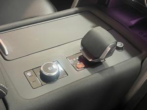 Land Rover Discovery D300 R-Dynamic HSE - Image 22