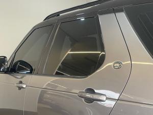 Land Rover Discovery D300 R-Dynamic HSE - Image 26