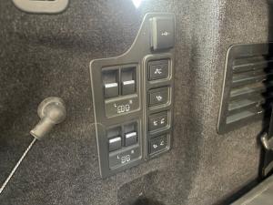 Land Rover Discovery D300 R-Dynamic HSE - Image 5