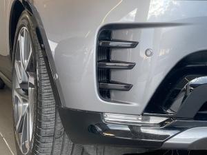Land Rover Discovery D300 R-Dynamic HSE - Image 9