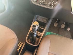 Renault Kwid 1.0 Techno manual - Image 17