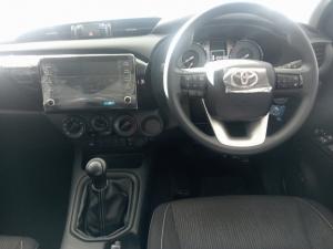 Toyota Hilux 2.4GD-6 double cab Raider manual - Image 6