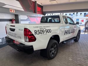 Toyota Hilux 2.4GD-6 Xtra cab Raider manual - Image 2