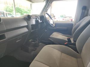 Toyota Land Cruiser 79 4.5D-4D LX V8 single cab - Image 7