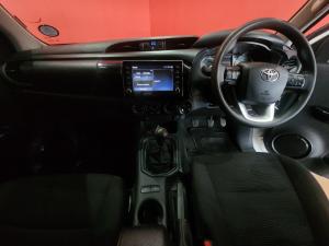Toyota Hilux 2.4GD-6 single cab 4x4 Raider manual - Image 6