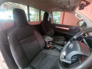 Toyota Hilux 2.4GD-6 single cab 4x4 Raider manual - Image 10