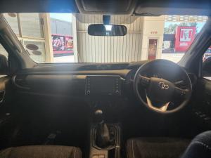 Toyota Hilux 2.4GD-6 double cab Raider manual - Image 6